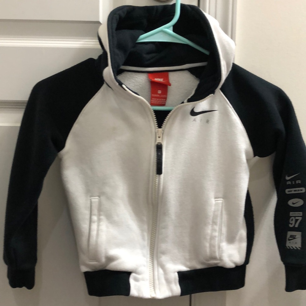 It used hoodie for little boy